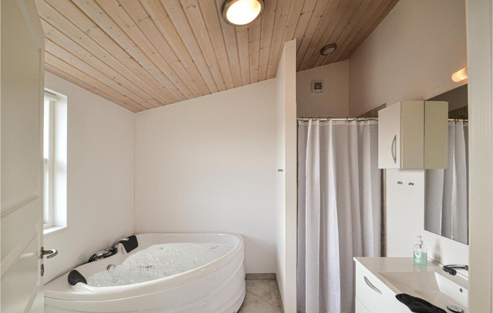 Amazing Home In Orsted With Kitchen 外观 照片
